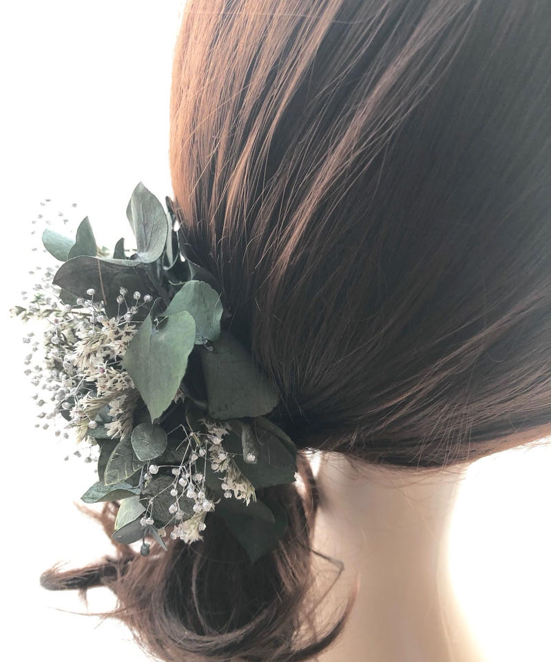 ユーカリと白い小花のヘアクリップ プリザーブドフラワー 髪飾り ボタニカルコサージュ使用可 ユーカリと白い小花のヘアクリップ プリザーブドフラワー 髪飾り ボタニカルコサージュ使用可
