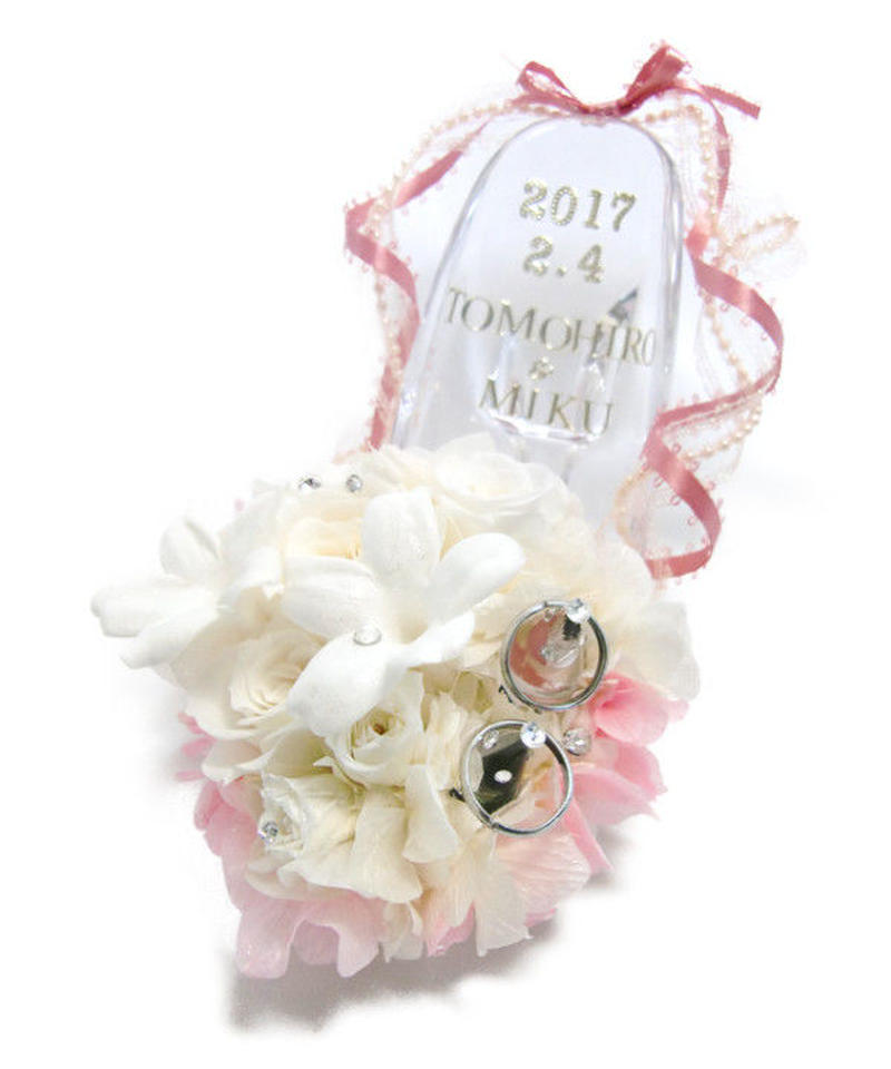 プリザーブドフラワー ガラスの靴リングピロー シンデレラのガラスの靴を白いお花とピンクのリボ プリザーブドフラワー ガラスの靴リングピロー シンデレラのガラスの靴を白いお花とピンクのリボ