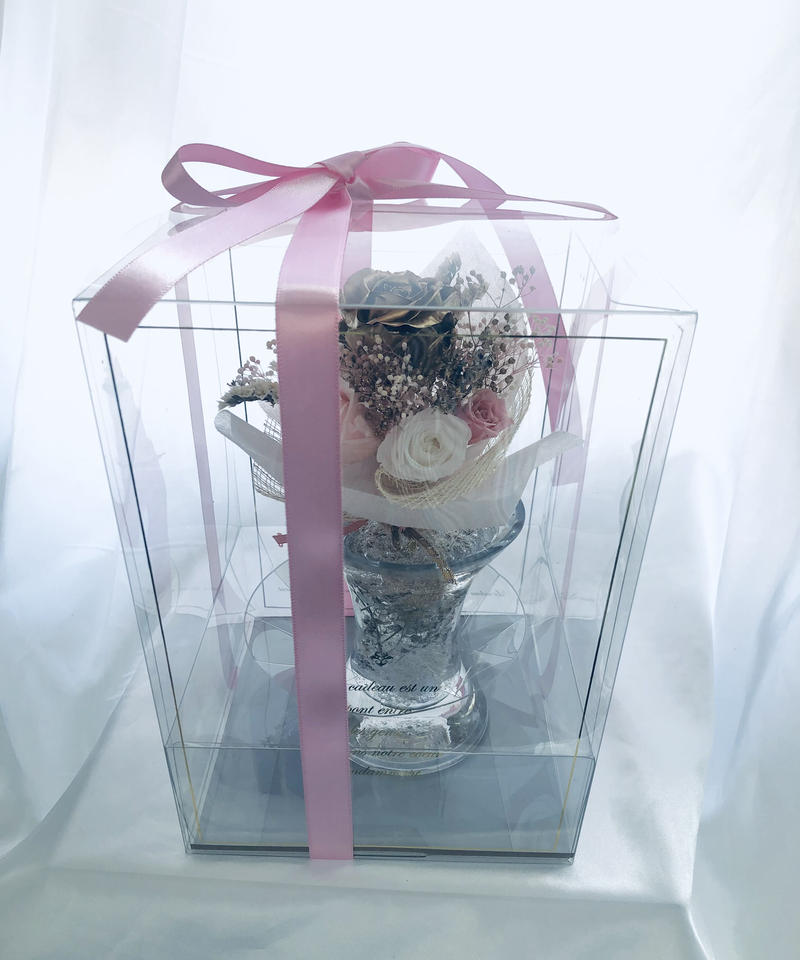 ゴールドローズとパステルピンクの花束ガラス花器アレンジ フラワーケースリボンラッピング付き ゴールドローズとパステルピンクの花束ガラス花器アレンジ フラワーケースリボンラッピング付き