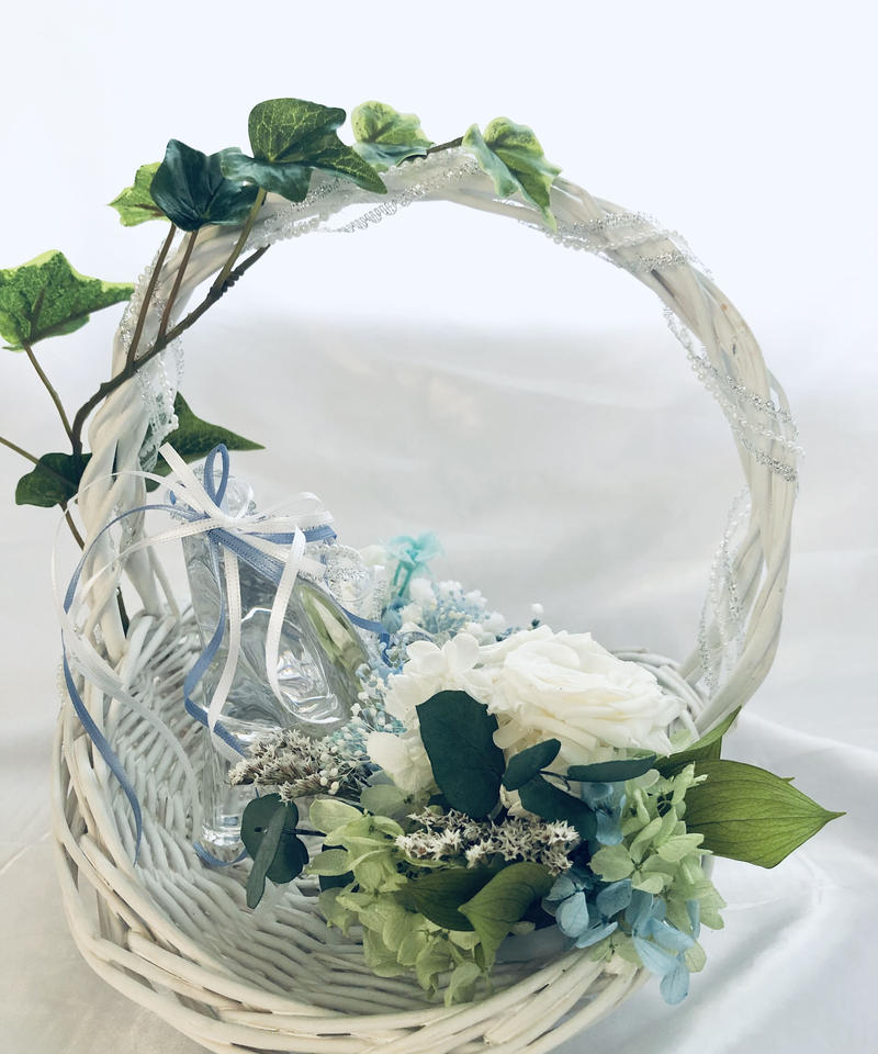 プリザーブドフラワーガラスの靴リングピローの花かごアレンジ 世都華