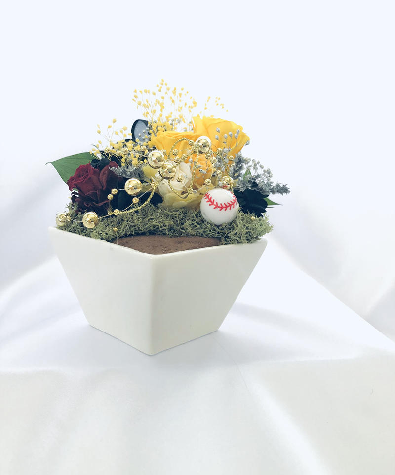 プリザーブドフラワー野球アレンジ 黄色い薔薇からの応援エール フラワーケースリボンラッピング プリザーブドフラワー野球アレンジ 黄色い薔薇からの応援エール フラワーケースリボンラッピング