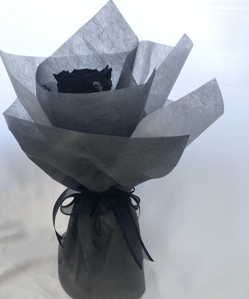 プリザーブドフラワー大輪の黒薔薇一輪花束永遠の愛 花束ラッピング 世都華 プリザーブドフラワー大輪の黒薔薇一輪花束永遠の愛 花束ラッピング 世都華