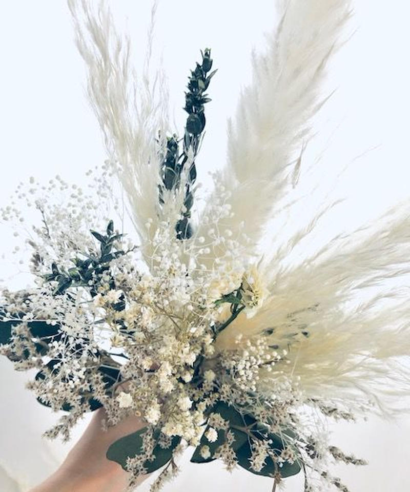 プリザーブドフラワー かすみ草とふんわりパンパスグラスの白い花束 世都華