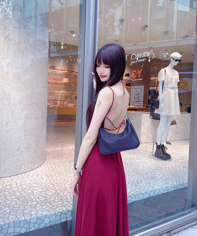 背中あきワンピースred Sucre Douceur