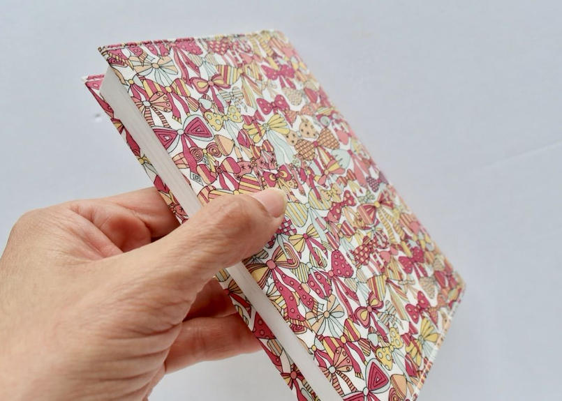 リバティシンプルブックカバー ウィルトシャー ピンク Amanda Mandy リバティシンプルブックカバー ウィルトシャー ピンク Amanda Mandy