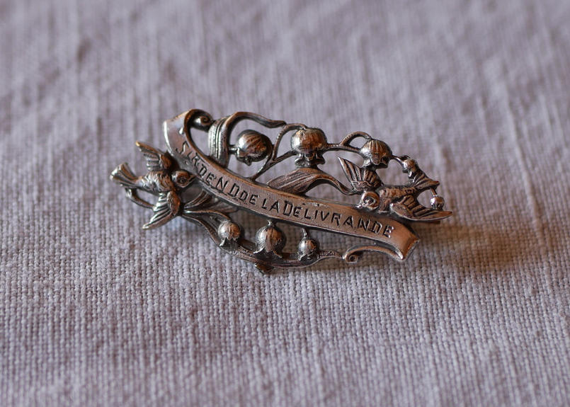 燕と鈴蘭のブローチ フランスアンティーク ツバメ すずらん Mamantique