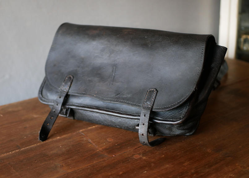 Postes アンティーク 郵便配達員の古いレザーバッグ フランスアンティーク Maman Postes アンティーク 郵便配達員の古いレザーバッグ フランスアンティーク Maman