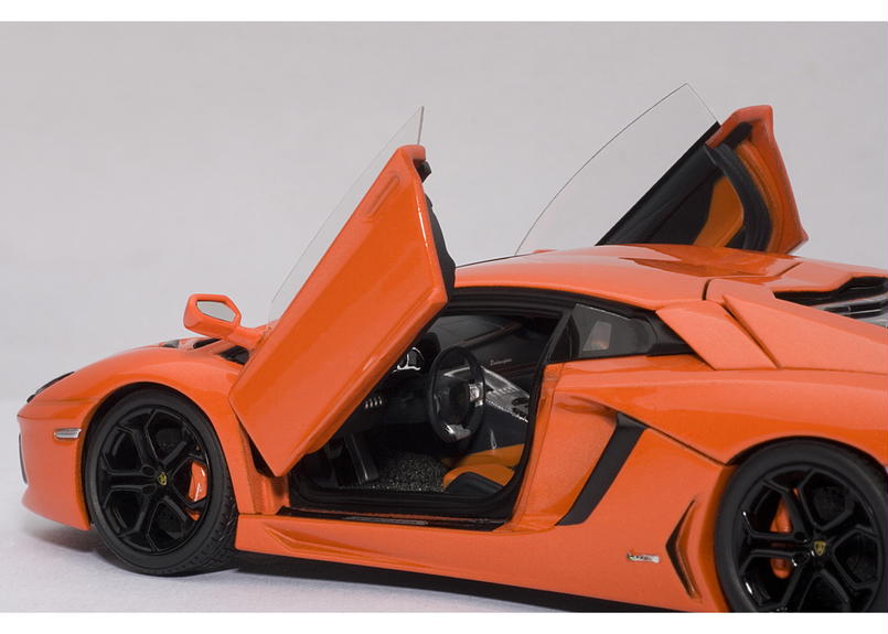 オレンジ系【お気に入り】 【絶版】AutoArt 1/43 ランボルギーニ オレンジ系【お気に入り】 【絶版】AutoArt 1/43 ランボルギーニ