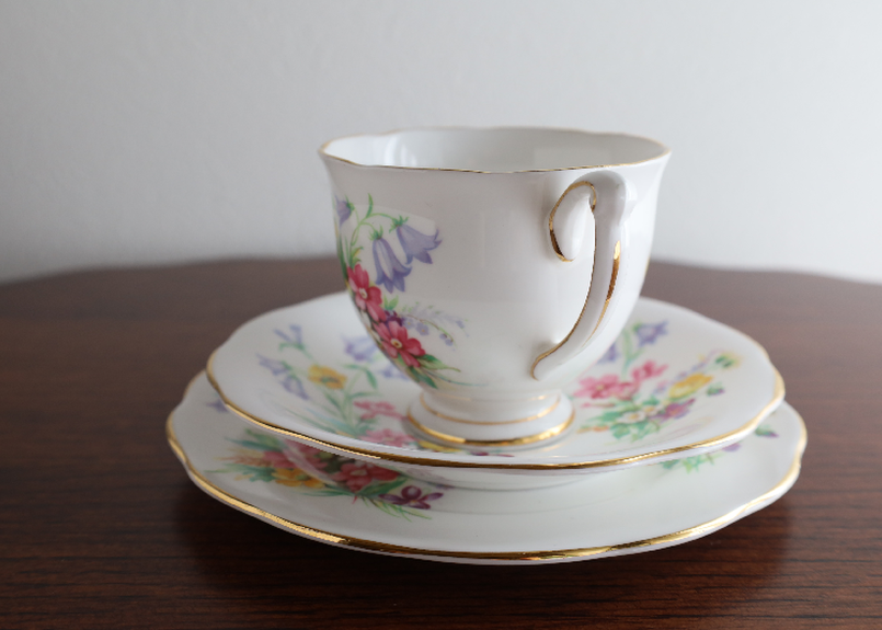 QUEEN ANNE ② リボン トリオ カップ カップ＆ソーサー ビンテージ