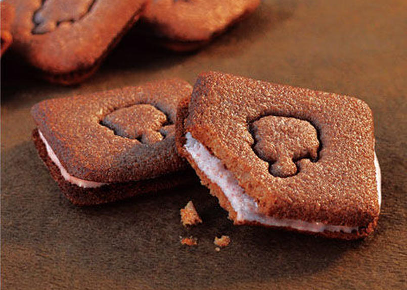 赤い靴の女の子 苺ショコララングドシャ 横浜大世界