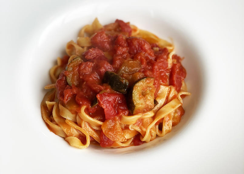 冷凍 自家製夏野菜たっぷりのトマトパスタソースと生パスタセット デルカフェ 冷凍 自家製夏野菜たっぷりのトマトパスタソースと生パスタセット デルカフェ
