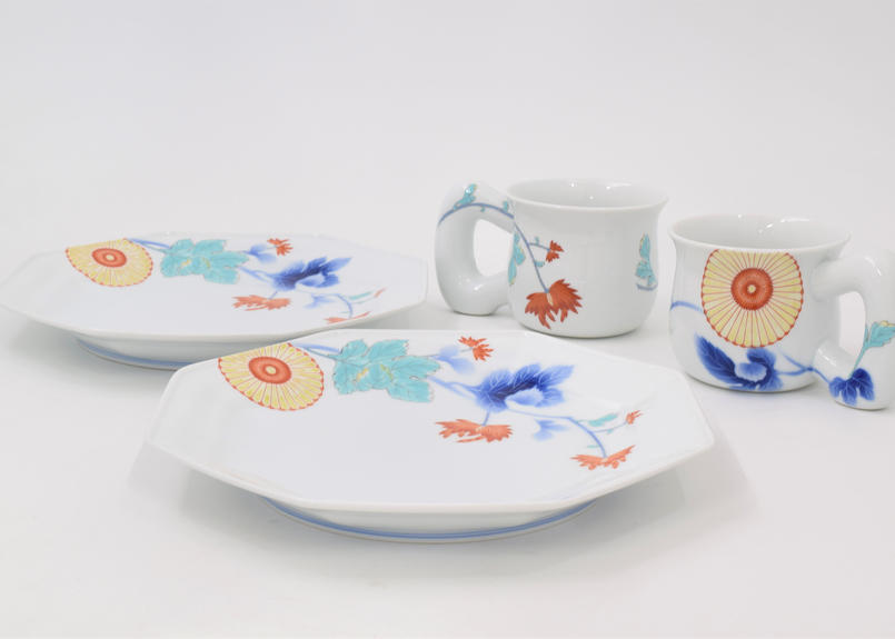 3%OFFクーポン利用でポイント最大8倍相当 深川製磁 色絵菊花紋 ランチ