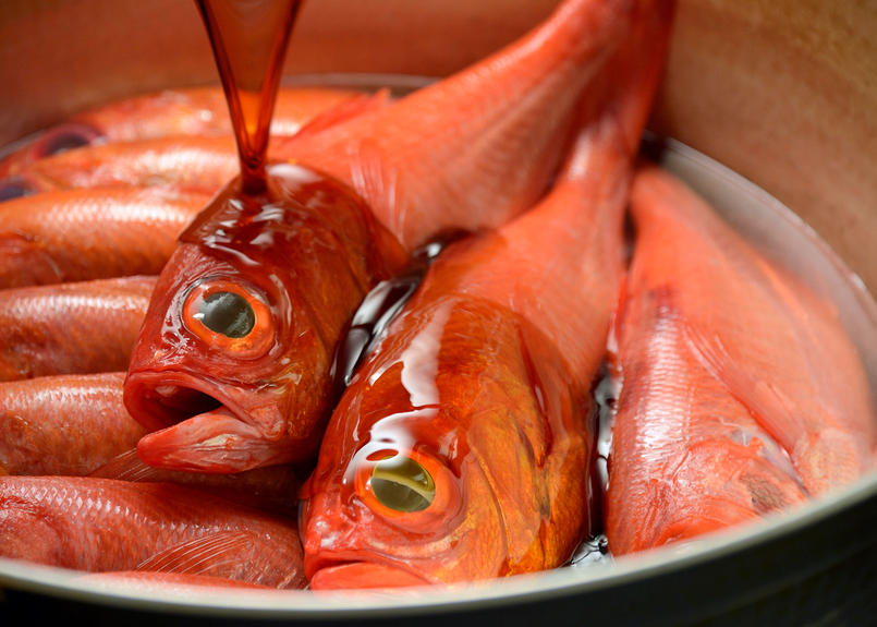 浜の湯名物 金目鯛姿煮 中サイズ1匹 内容量550g 649g 食べるお宿 浜の湯 シ 浜の湯名物 金目鯛姿煮 中サイズ1匹 内容量550g 649g 食べるお宿 浜の湯 シ