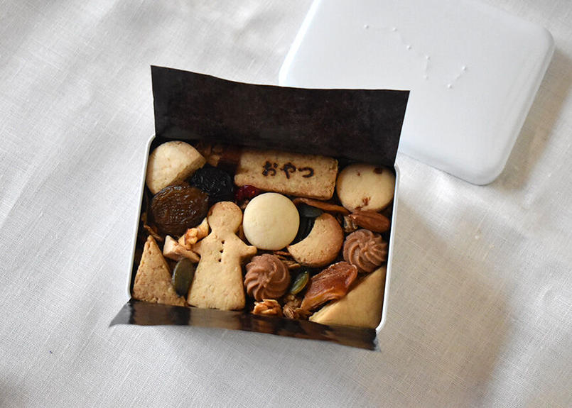 グラノーラ白缶 クッキー入り 21 04 28 Kawachiayaka S Store