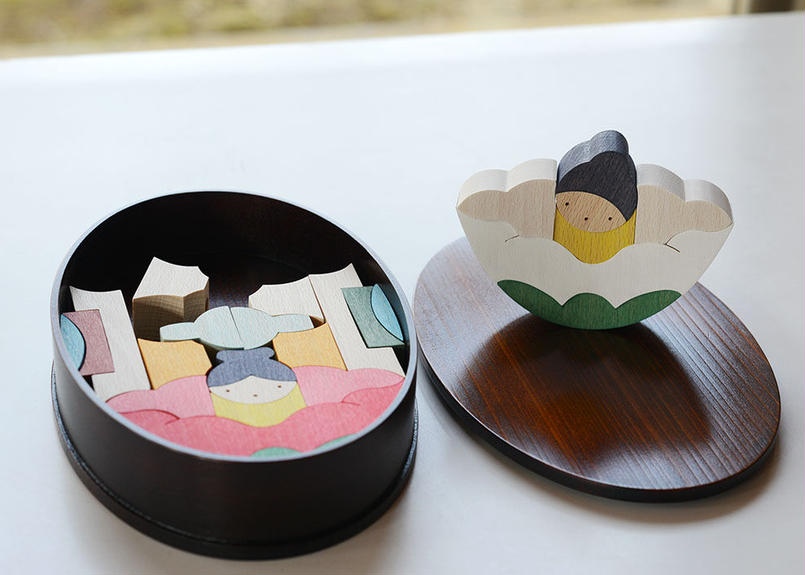 小黒三郎　椿びな 小黒三郎 椿の花びな(小) ： 木のおもちゃ がりとん（galiton）