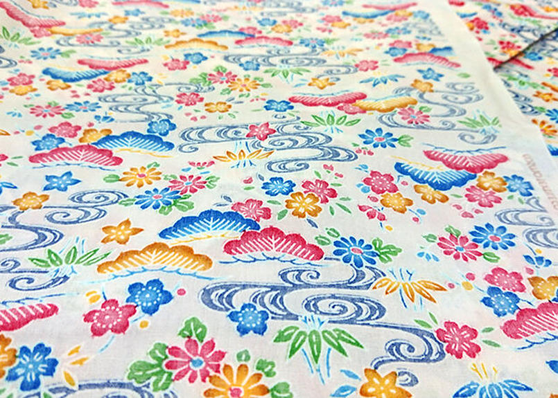 白色の紅型 びんがた 布 小さい柄の沖縄柄綿生地 Made In Japan Okinaw