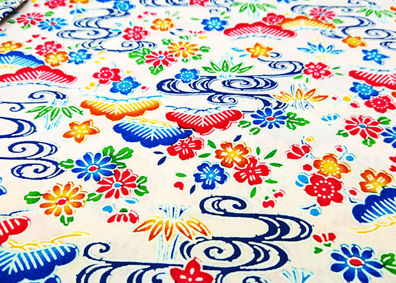 白色の紅型 びんがた 布 小さい柄の沖縄柄綿生地 Made In Japan Okinaw