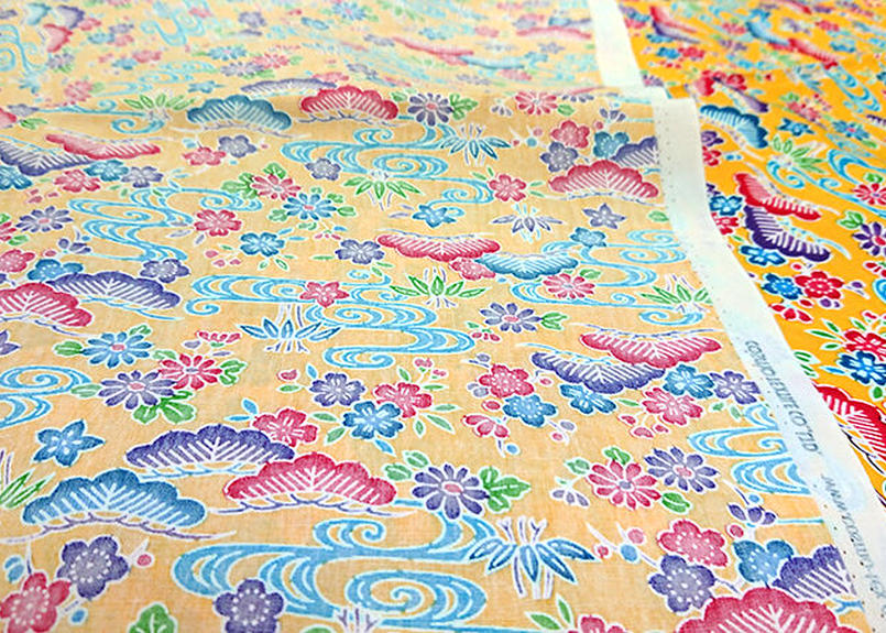 黄色の紅型 びんがた 布 小さい柄の沖縄柄綿生地 Made In Japan Okinaw