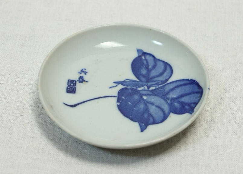 蟷螂絵柄のお皿 www.lram-fgr.ma