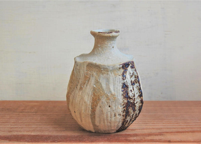 手びねり岩徳利 花器 刷毛2 うつわや小野悦子