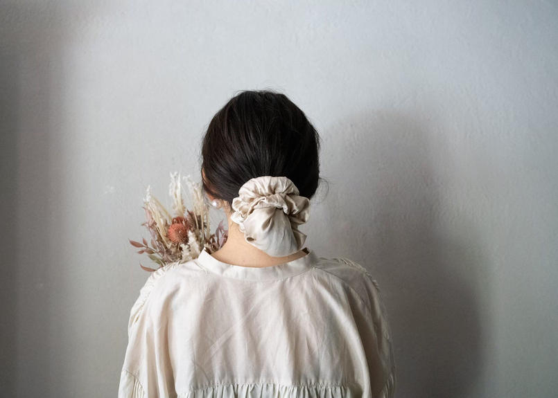 美髪シュシュ ベージュ Tsumugu Store